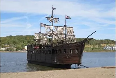 pirate-ship  vessel, real-life houseboat.