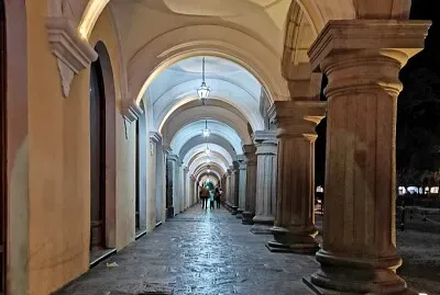 ANTIGUA GUATEMALA, PALACIO DE LOS CAPITANES jigsaw puzzle