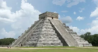 Chichen Itza 's El Castillo