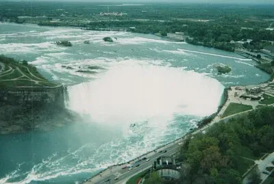 chutes canadiennes du Niagara vues de Skylon
