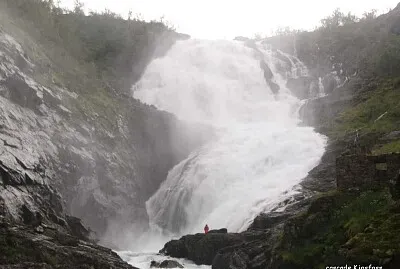 Kjosfossen vue du train Flam-Myrdal, Norvege