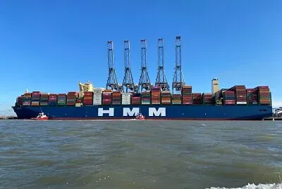 The HMM Algeciras, World 's largest container ship