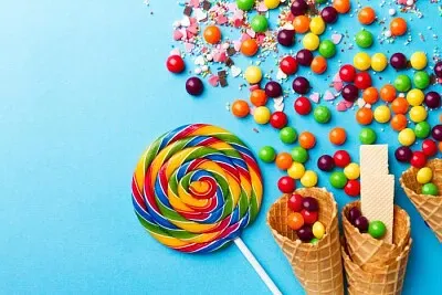 Smarties in cono con lecca lecca