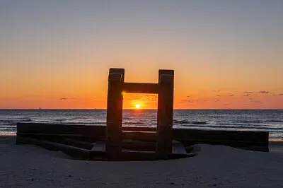 PUESTA DEL SOL Y EL MAR