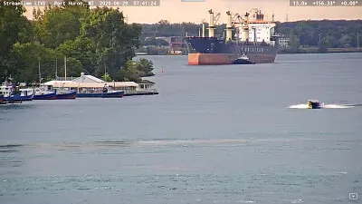  "saltie " m/v Isa with tug-assist from  "Pride "