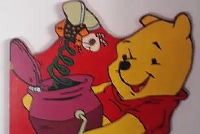 Figura compleja fondo simple