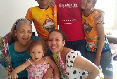 FOTO PRIMOS, TIAS, ABUELA