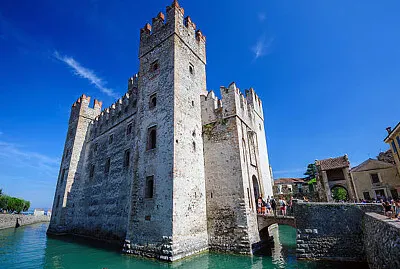 154..- CASTILLO jigsaw puzzle