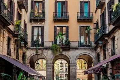 Barcelona (Plaza Real, barrio Gótico) jigsaw puzzle
