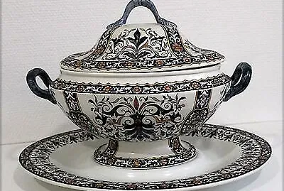 GIEN, Imposante soupière à couvercle sur plat de s