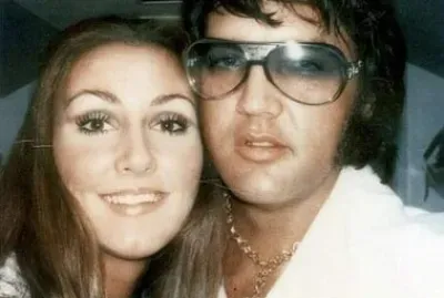 ELVIS Y LINDA