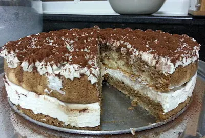 עוגת טירמיסו חתוכה