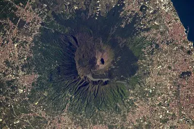 VESUVIO dallo SPAZIO