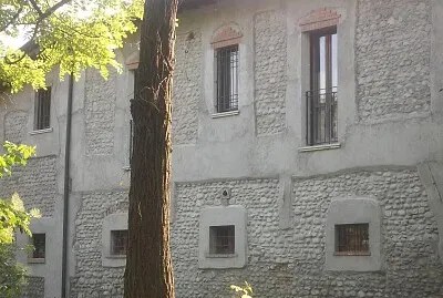 fianco della cascina