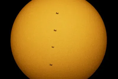 ISS MENTRETRANSITA DAL SOLE