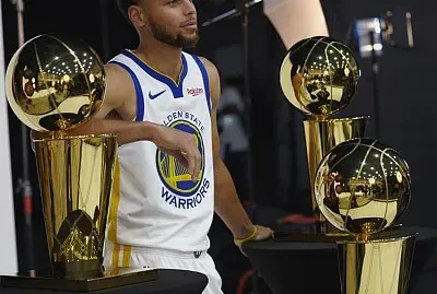 Nba player and trofeus