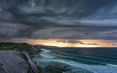 Corniche d 'Urrugne sous l 'orage en 2021