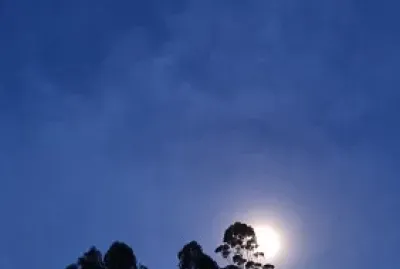 Que linda que está la luna...