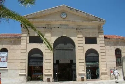 huvudentrén till Hanias saluhall, Agora