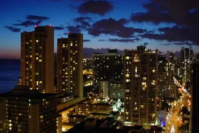 Honolulu nocą, Hawaje, Stany Zjednoczone