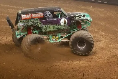 Чудовищен камион