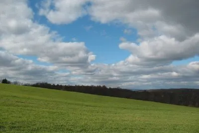 Wolken und ein Feld