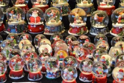 Weihnachtsschneekugeln