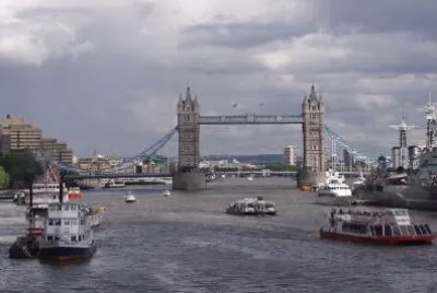 倫敦橋，橫跨泰晤士河，英國。