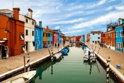 Kanal in Burano, Italien