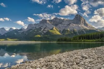 Gebirgszug, Canmore, Alberta, Kanada