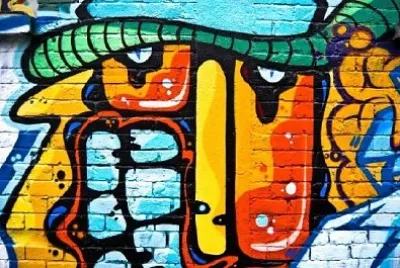 Graffit na ceglanym murze