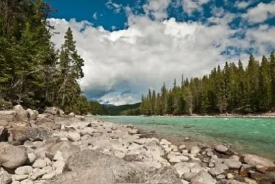 Clear Blue River in den Rocky Mountains