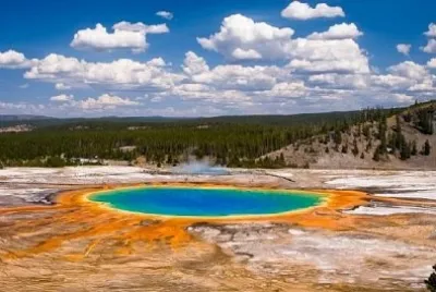 グランドプリズマティックスプリング、イエローストーン国立公園、ワイオミング州、米国