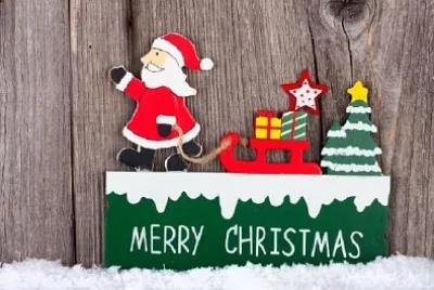 Cartolina di Natale con cartello in legno