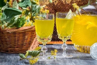 Domowy Likier Miodowo-Limonkowy