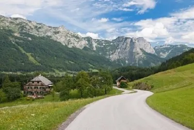 Bergpanorama - Ausseerland, Salzkammergut, österrikiska alperna