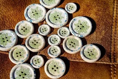 4つの穴のボタン