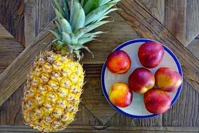 Ananas et nectarine