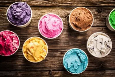 Helado italiano en colores vibrantes