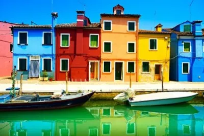 Monument de Venise, canal de l'île de Burano