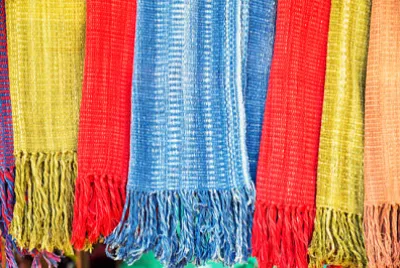 Detalhe da textura do lenço tecido à mão