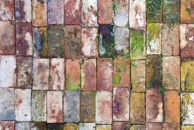 Tijolos rachados coloridos antigos como pano de fundo