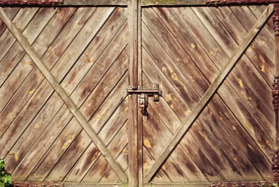 Textur des alten Holztors