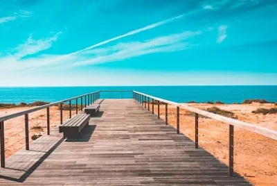 Brązowy drewniany taras