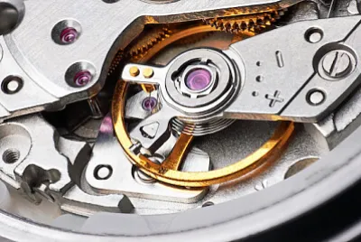 Mechanizm zegara z bliska