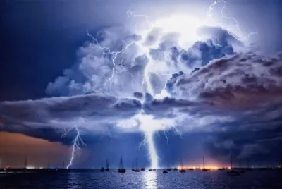 pic 42 thunderstorm rolls on