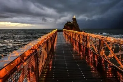 Biarritz le Rocher de la Vierge illuminé