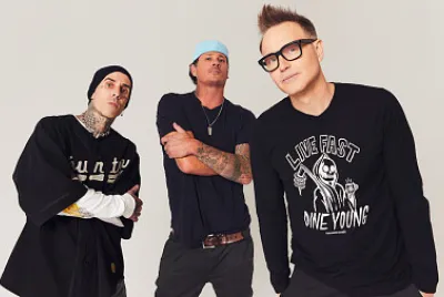 travis barker  mark hoppus, tom delonge  blink 182