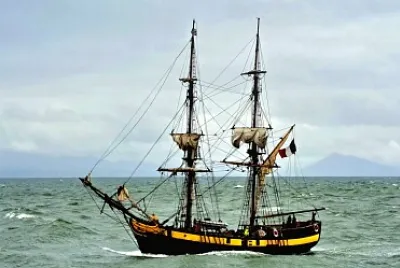 Le Phénix rentrant au port de Bayonne