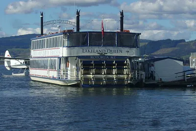 Bateau sur le Lac Rotorua NZ